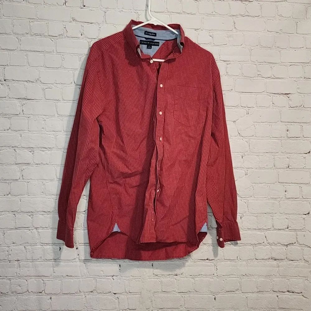 Men's Tommy Hilfiger longsleeve button down shirt. Size medium